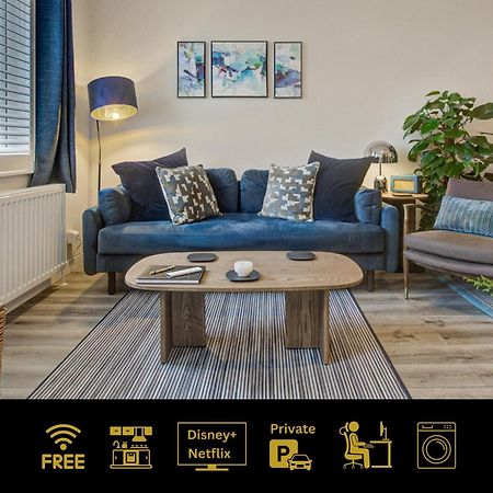 Stylish, Business Traveller Friendly Apartment, With Free Parking And Netflix Farnborough  Buitenkant foto