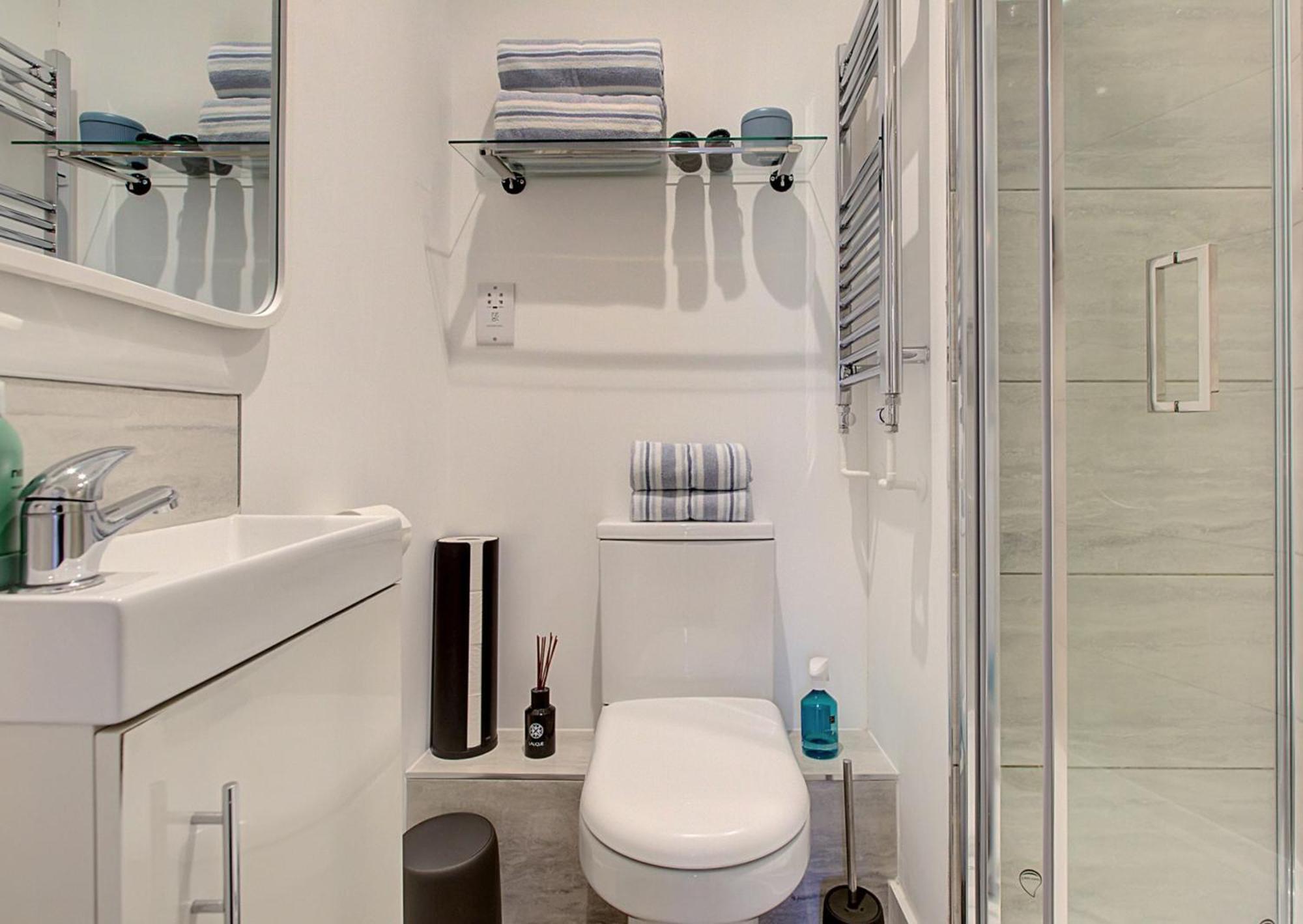 Stylish, Business Traveller Friendly Apartment, With Free Parking And Netflix Farnborough  Buitenkant foto