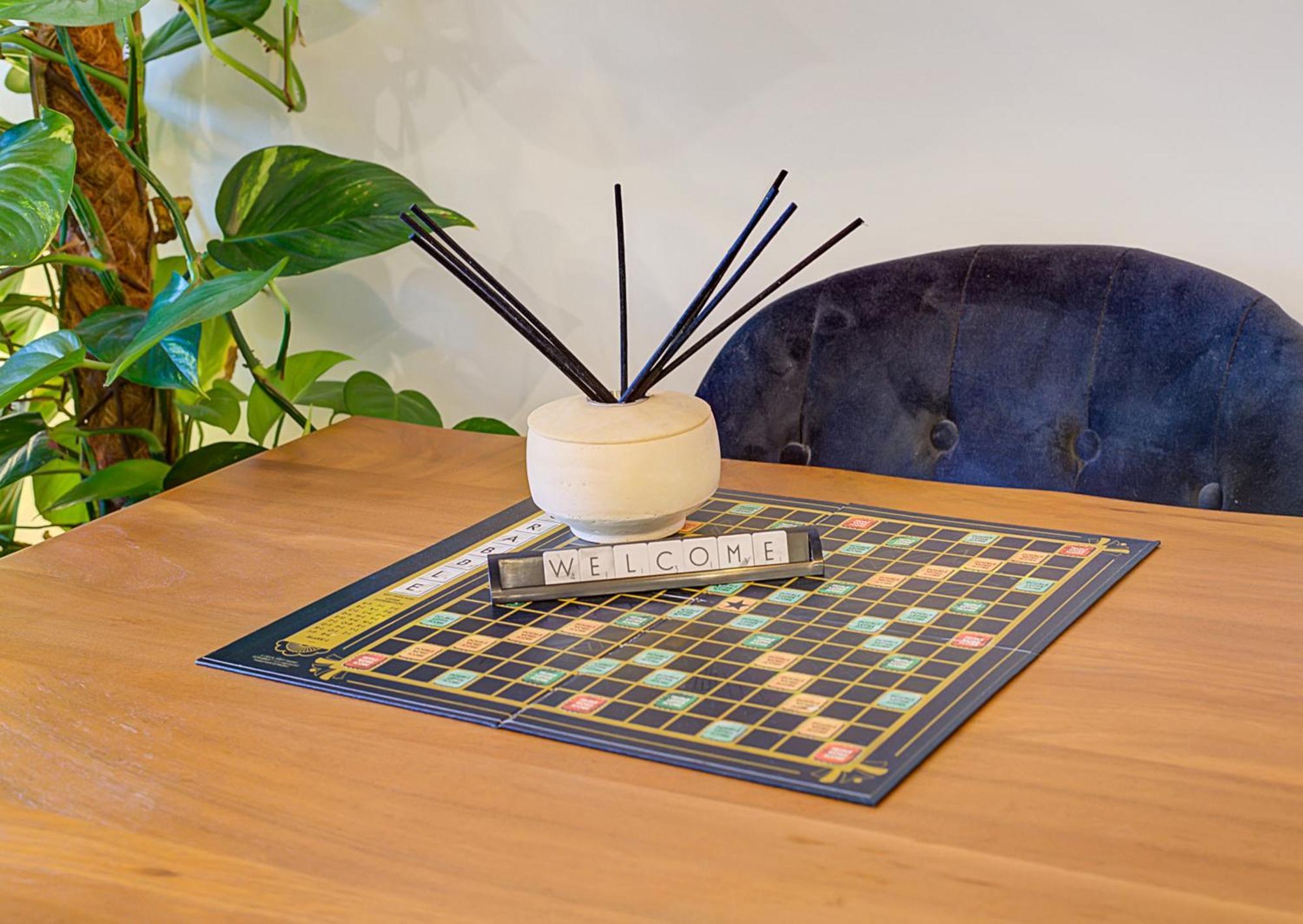 Stylish, Business Traveller Friendly Apartment, With Free Parking And Netflix Farnborough  Buitenkant foto
