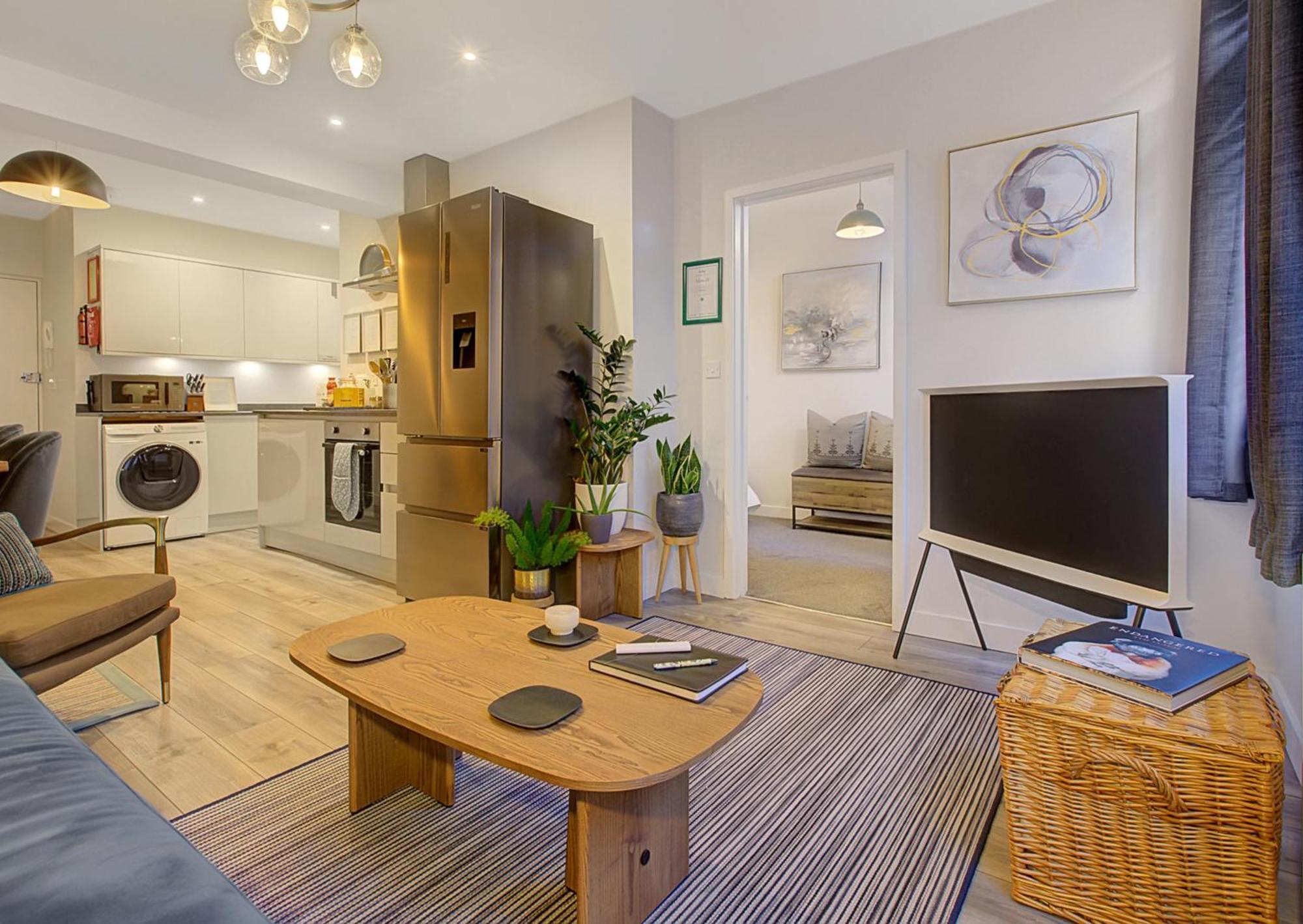 Stylish, Business Traveller Friendly Apartment, With Free Parking And Netflix Farnborough  Buitenkant foto